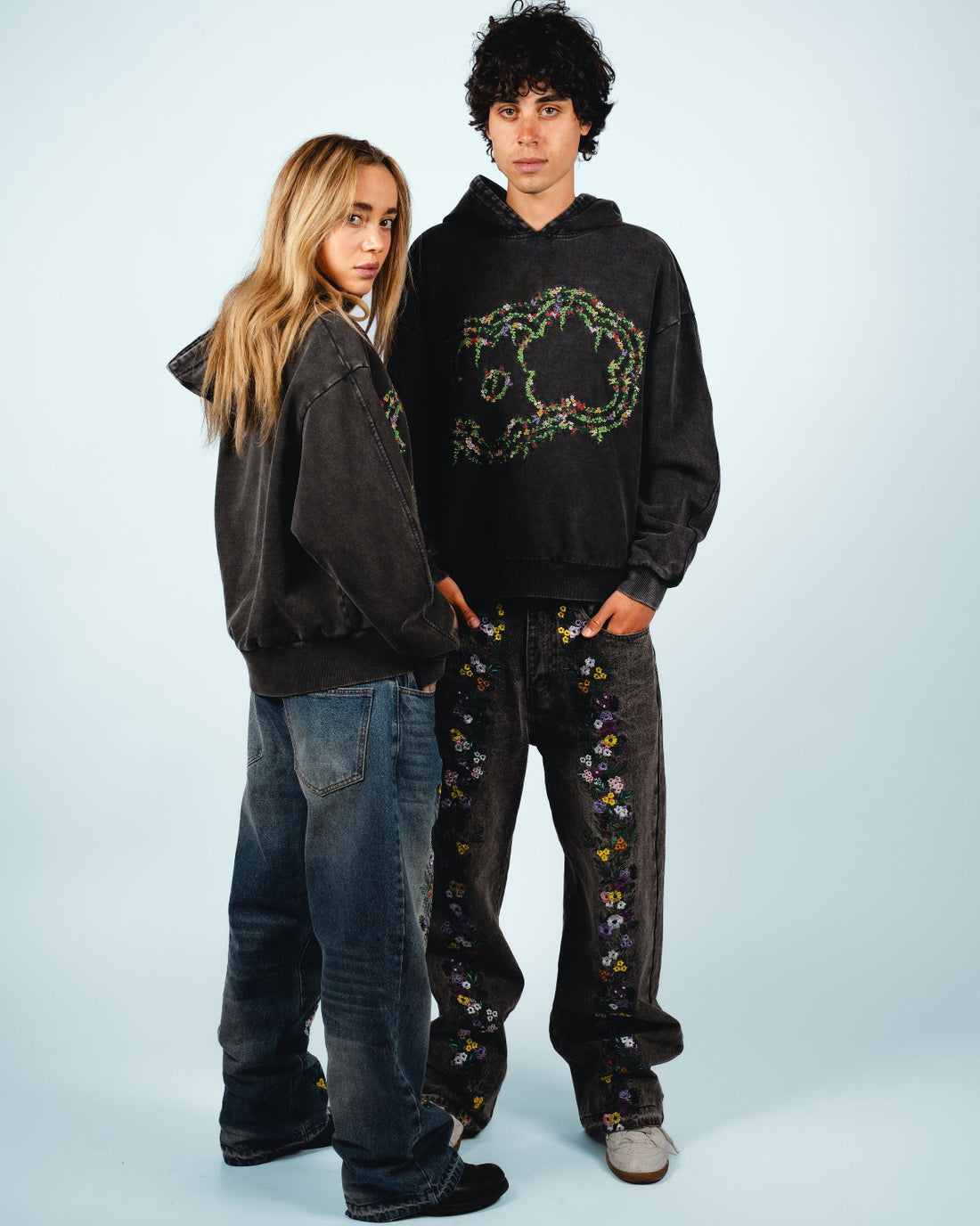 Triple Fleurs Hoodie et Bloom Jeans portés